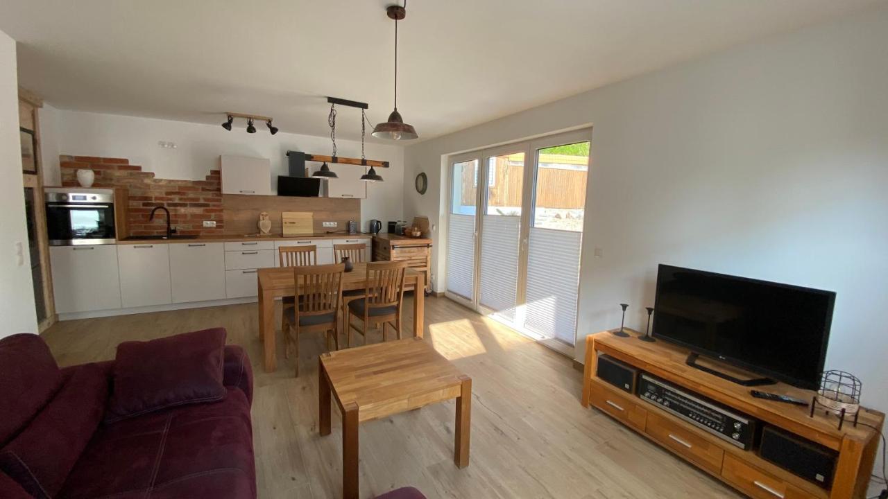 Kloenhuesing Appartement Altefähr Buitenkant foto